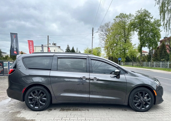 Chrysler Pacifica cena 108000 przebieg: 117000, rok produkcji 2018 z Olsztynek małe 781